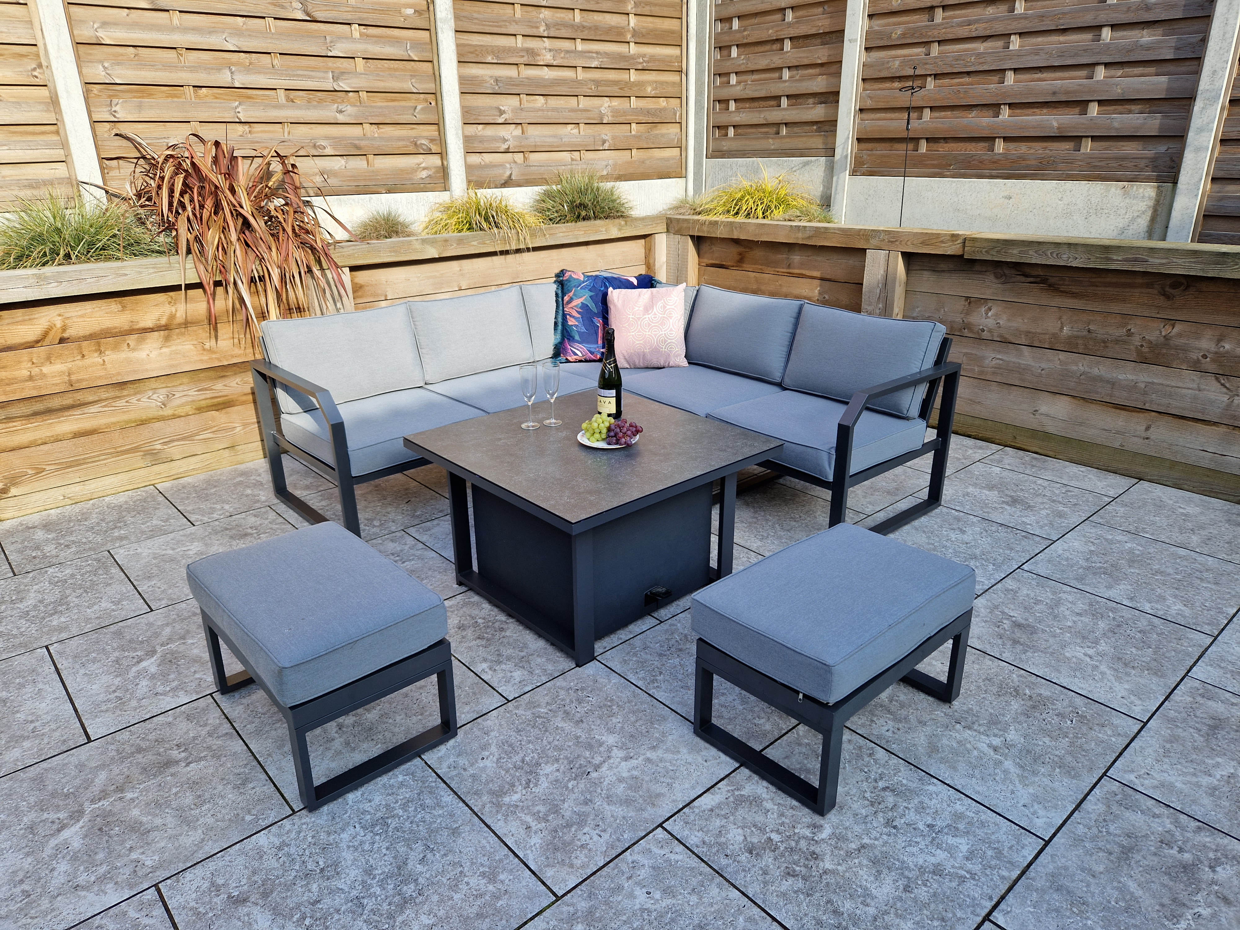 ALARNA compact corner with gas lift table