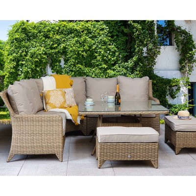 SARAH Corner Dining in Nature